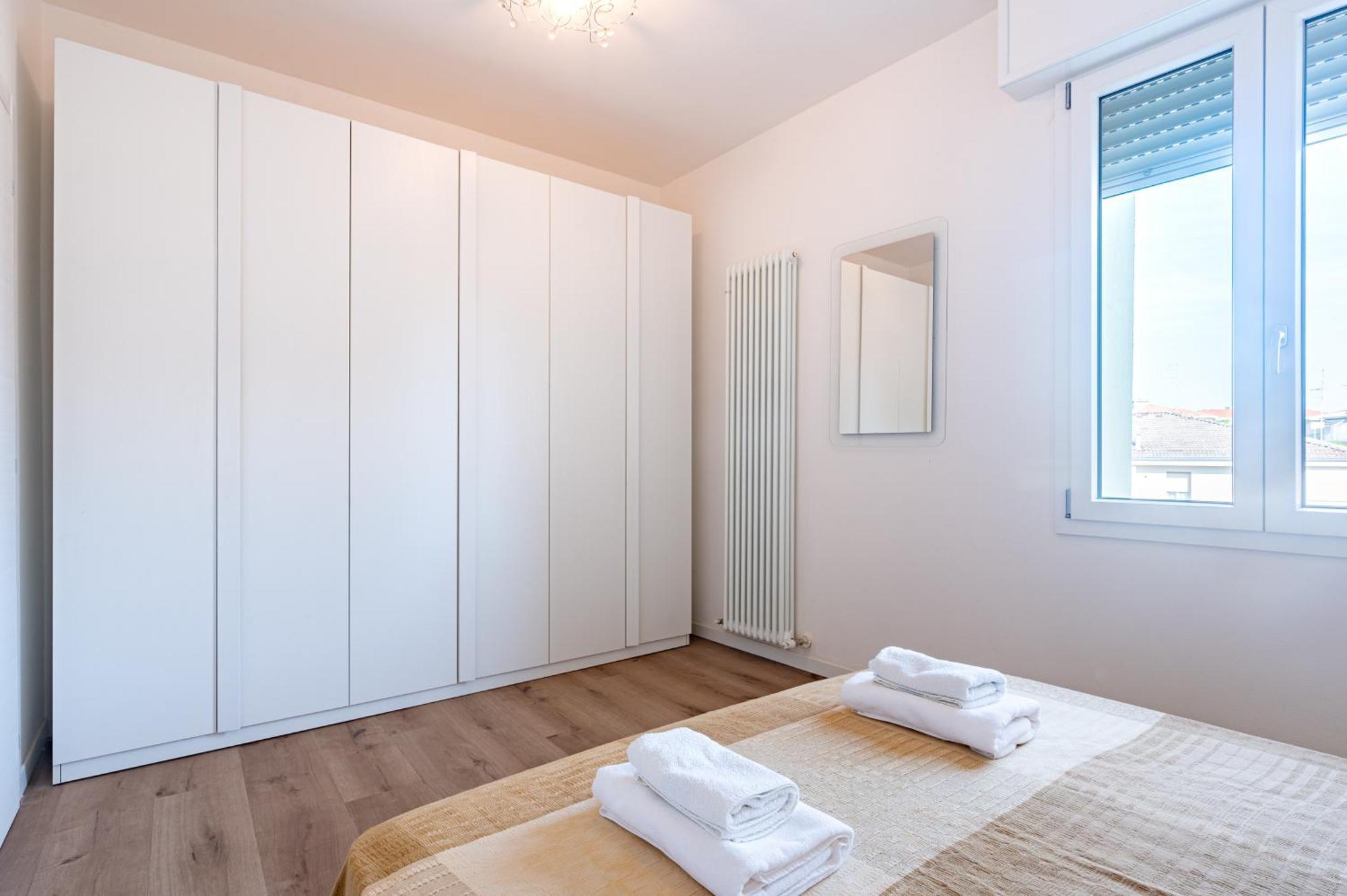 Chic Flat Near Center *
