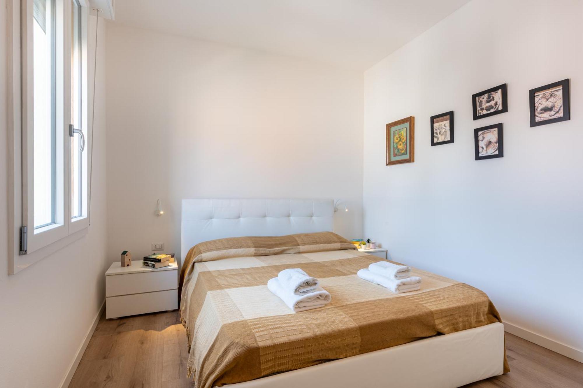 Chic Flat Near Center